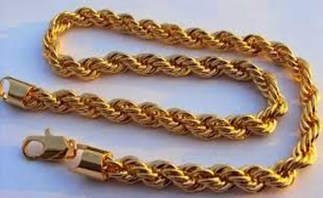 Gold Chain Missing Mistery In Hyderabad - Sakshi