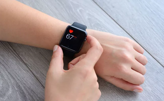 Michigan Woman Apple Watch Tell Her She Had A Heart Attack Until - Sakshi