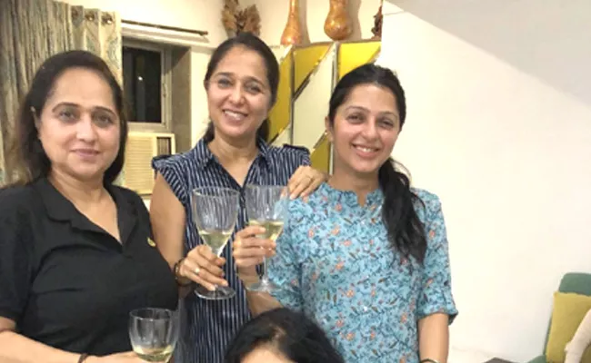 Bhumika Chawla Enjoying Party With Her Friends, Pics Goes Viral - Sakshi