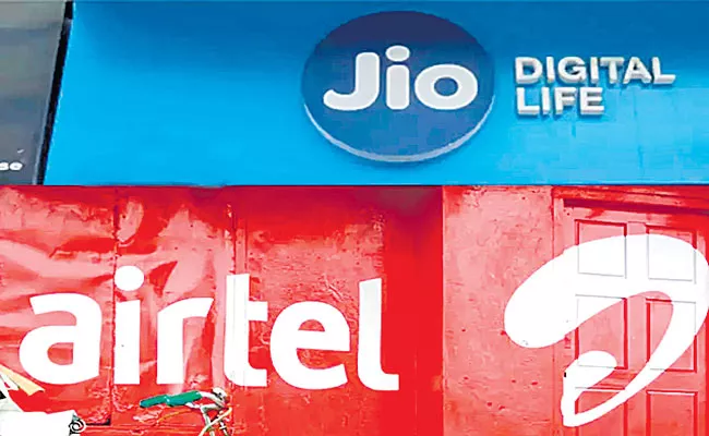 Bharti Airtel, Reliance Jio conclude Rs 1,005 cr spectrum trade deal - Sakshi