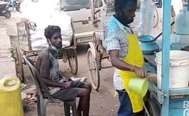 Video Of Pani Puri Seller Mixing Urine In Water Goes Viral - Sakshi