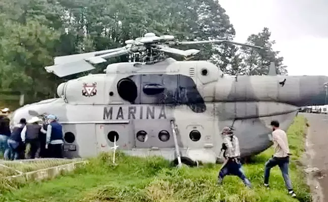 Mexican Navy Helicopter Crash On Landing - Sakshi