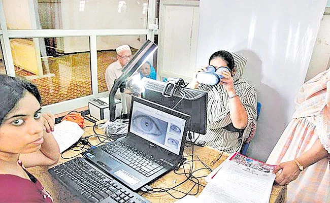 Aadhaar Stopped With Technical Issues In Telangana - Sakshi