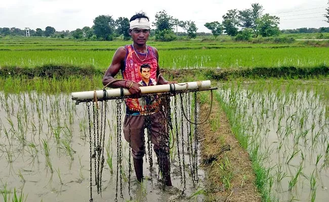 Farmer Innovated New Agriculture Instrument In Pembi Khanapur - Sakshi