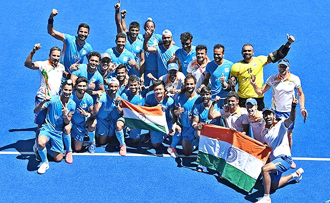TokyoOlympics: India Mens Hockey Victory celebrations - Sakshi