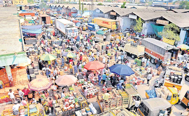 Gaddiannaram Fruit Market Move, Commission Agents Opposed Decision - Sakshi
