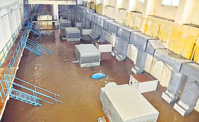 Mallaram Pump House Submerged, Water Supply To HYD Suspended - Sakshi