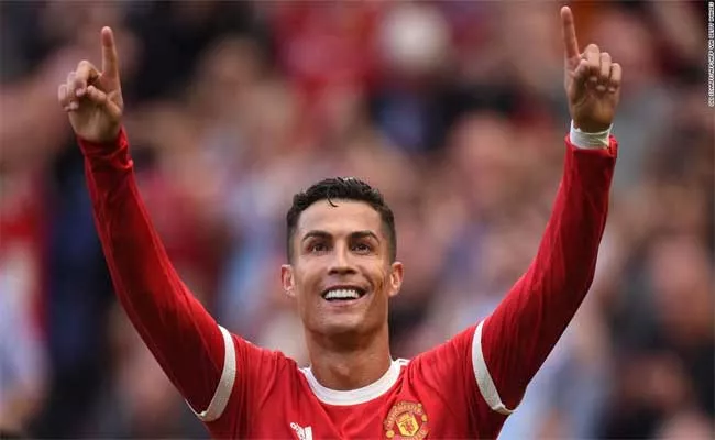 Cristiano Ronaldo Overtakes Messi As World Highest Earning Footballer - Sakshi