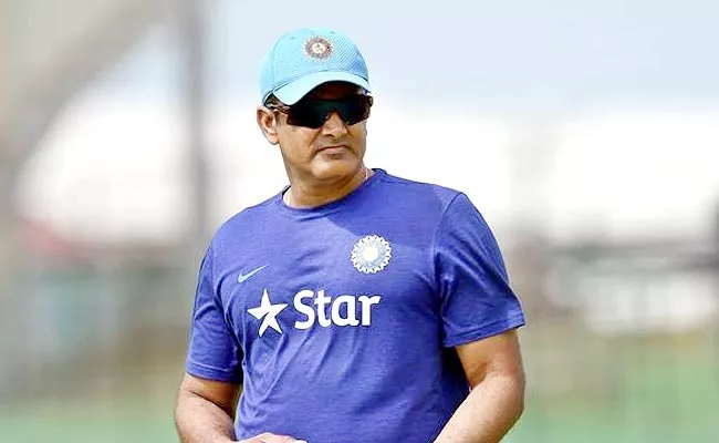 Reports BCCI Likely Recruit Foreign Coach Team India Kumble Not Interest - Sakshi