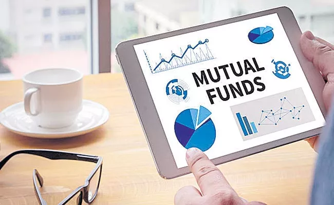 Equity Mutual Funds get 8,666 cr investment in Aug - Sakshi