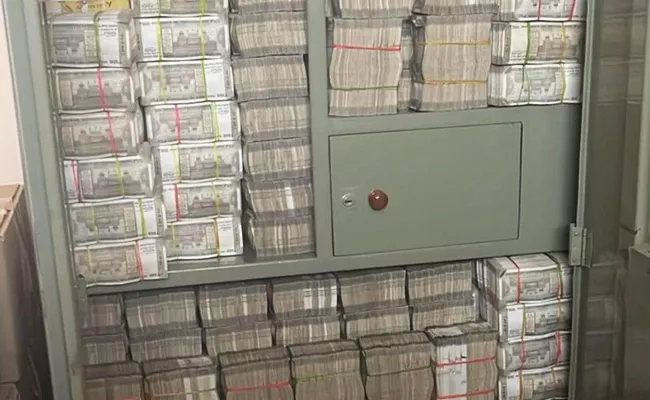Wardrob Full Of Money Found After An IT Raid On A Pharma Company In Hyderabad - Sakshi