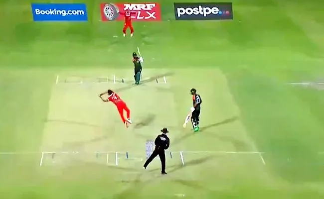 T20 World Cup 2021: Oman Bowler Stunning Catch Own Bowling Vs Bangladesh - Sakshi