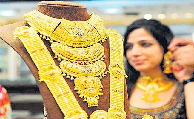 Global Q3 gold demand down 7per cent at 831 tonnes ETF outflows - Sakshi