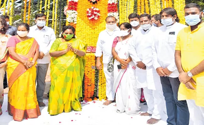 Governor Tamilisai Soundararajan Pays Tributes To Sardar Patel - Sakshi
