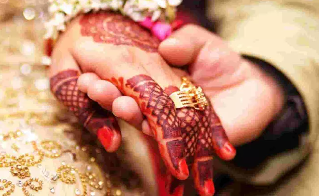 Domestic Violence Helpline Counselling For Divorcing Couples - Sakshi