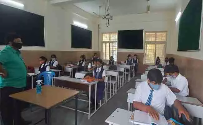 Attendance Of Students In Gurukul Schools Is Less In Telangana - Sakshi