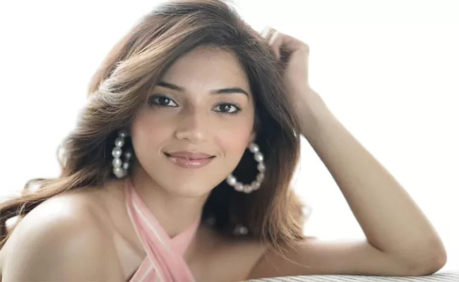 Mehreen Reveals About Her Real Life Ocd Disease - Sakshi
