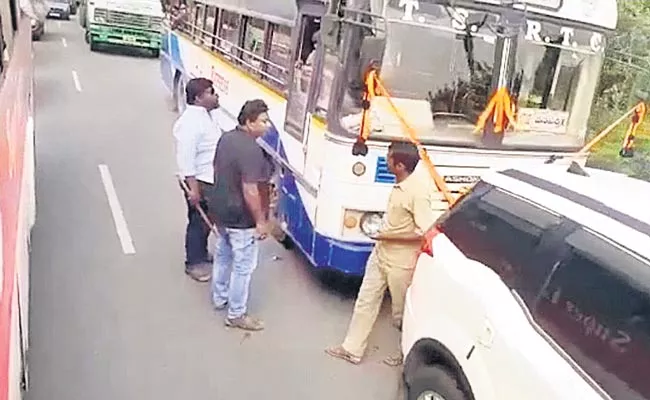 TSRTC Driver Assaulted By Duo - Sakshi