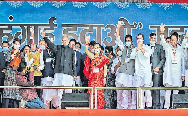 Rahul gandhi says India Is For Hindus, Not Hindutvadis - Sakshi