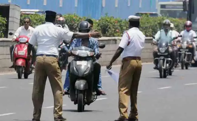 Vizag Lakhs Of Rupees Fined For Breaking Traffic Rules In July To November - Sakshi
