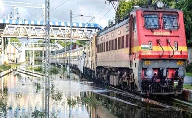 Cyclone Jawad Effect:East Coast Railway cancels 95 Trains - Sakshi