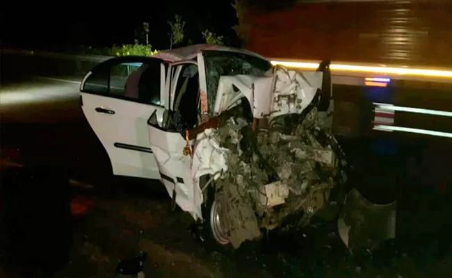Ranga Reddy: 5 Injured In Car Lorry Collision In Adibatla - Sakshi