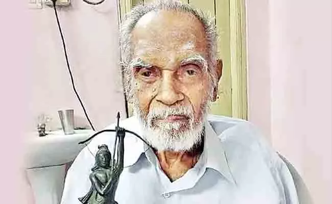 Legendary Ball Badminton Player Arjuna Pichaiah Passed Away - Sakshi