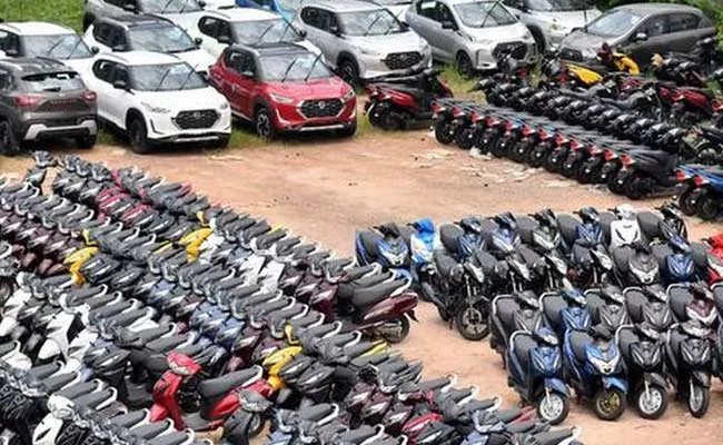 Vehicle retail sales drop in November 2021 - Sakshi