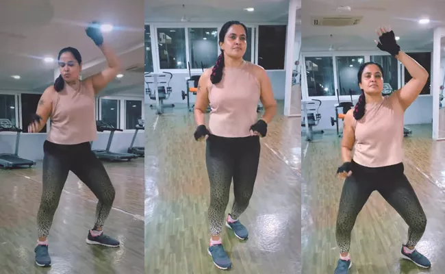 Pragathi Dance For Oo Antava Oo Oo Antava Song, Video Goes Viral - Sakshi