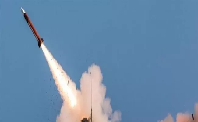 Houthi missiles target Saudi Arabia and UAE as escalation grows - Sakshi
