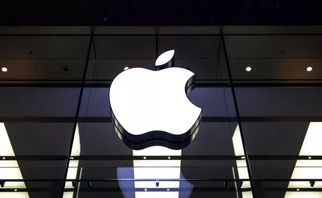 Apple Pays 1 Lakh Dollars To Student Who Discovered Mac Webcam Vulnerability - Sakshi