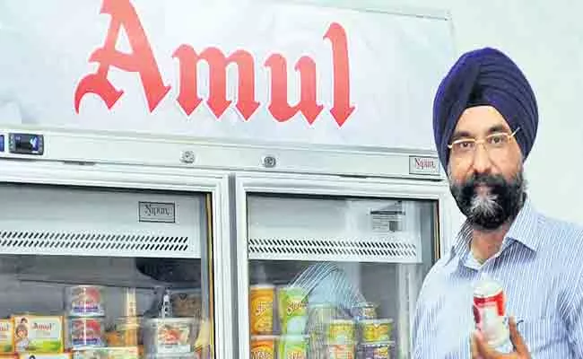Amaravathi: Amul Units In Ap Leads To Increases Profit To Milk Cooperative Society - Sakshi