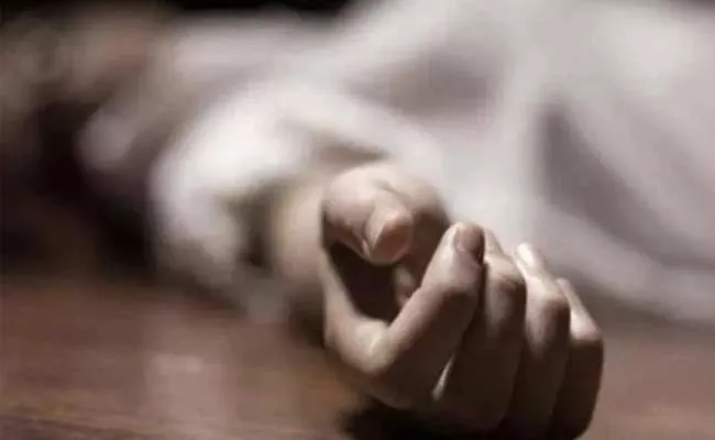 Semi Naked Women Body Found At Delhi - Sakshi