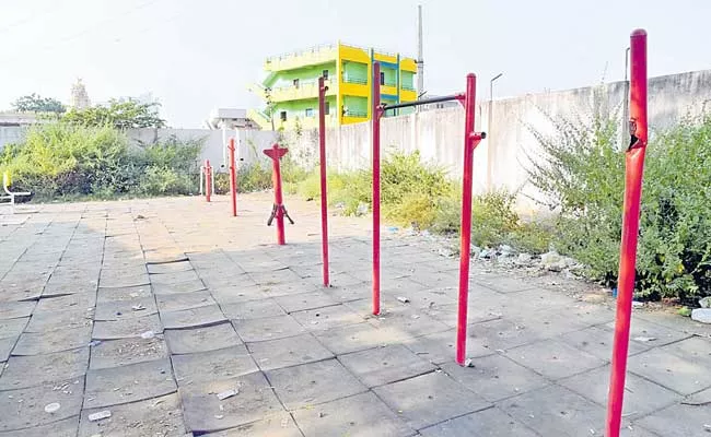 Open Gyms At Park Becoming Obsolete Across Telangana State - Sakshi