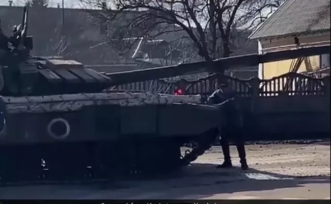 Viral Video: Ukrainian Man Stopping Russian Tank With His Hands  - Sakshi