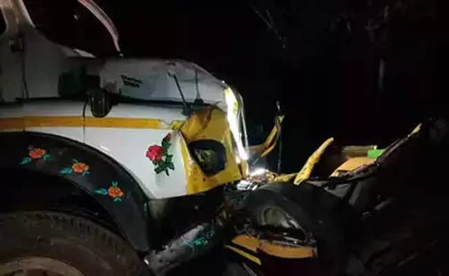 Karnataka: Driver Burnt Alive In Tipper Mandya - Sakshi