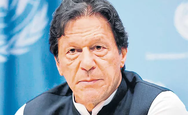 24 Lawmakers Of Ruling PTI To Vote Against PM Imran Khan - Sakshi