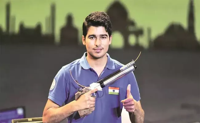 Saurabh Chaudhary wins Indias first gold in Cairo - Sakshi