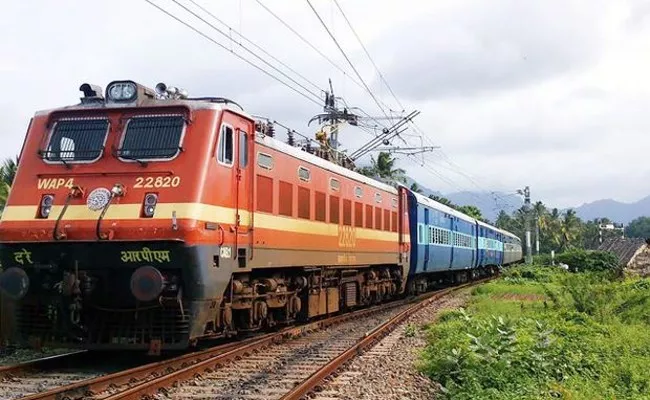 South Central Railway Setting All-Time Record With Revenue of RS 200 Crore - Sakshi