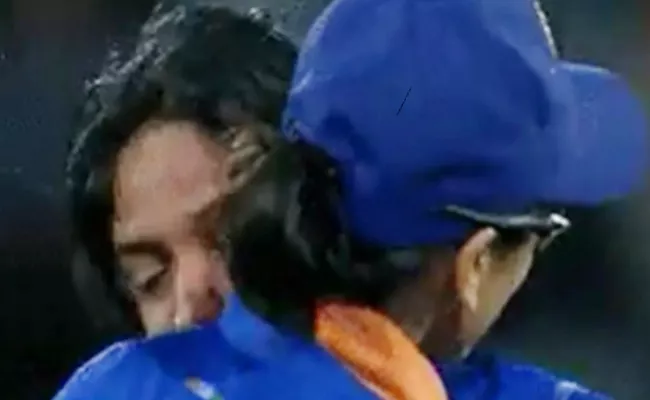 ICC Women World Cup 2022: Harmanpreet Kaur Heroics Go Vain Videos Viral - Sakshi
