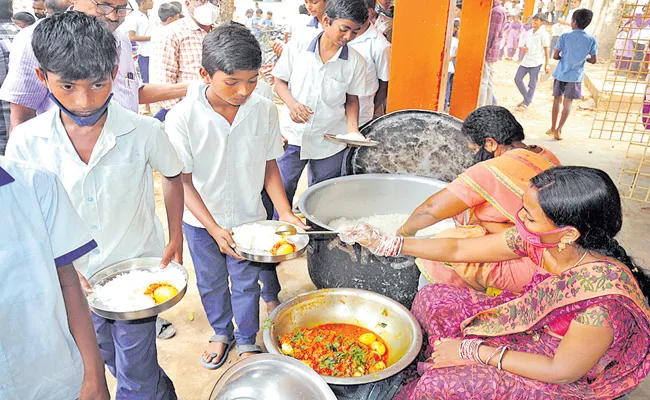 Jagananna Gorumudda Scheme To Public schools students quality food - Sakshi