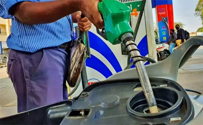 Today Petrol And Diesel Price - Sakshi