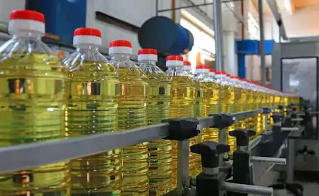 India buys Russian sunoil at record high price as Ukraine supplies halt - Sakshi