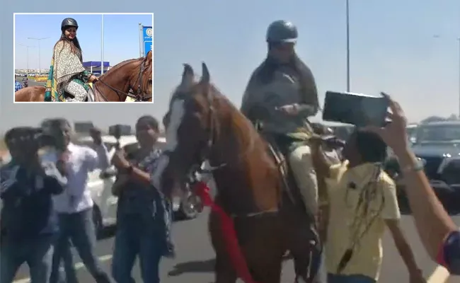 Viral Video: Congress MLA Rides A Horse To Jharkhand Assembly - Sakshi