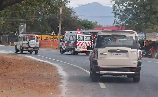 CM Jagan Convoy Given Way To 108 Ambulance - Sakshi