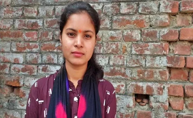 Entire Village Helps For Bihar Board Topper Priya Studies - Sakshi