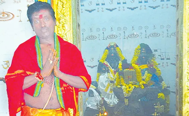 Speech Impaired Man Turns Normal After Veerabrahmendra Swamy Deeksha Rangareddy - Sakshi