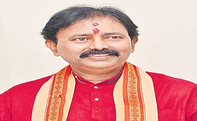 Astrologer Mandru Narayana Ramana Rao Siddhanti Appreciates YS Jagan Mohan Reddy - Sakshi