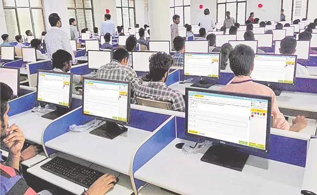 Telangana: JEE Engineering Entrance Exam Writers Gradually Decreasing - Sakshi