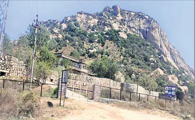 Nawabs And British Rule Gurramkonda Fort in Annamayya District - Sakshi